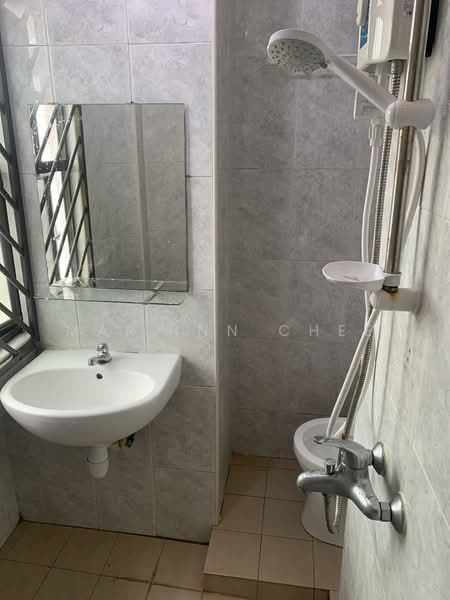 Fook Hai Building, 150 South Bridge Road, 1 Bedroom, 200 sqft, Apartment For Rent, by Mar Inn Chee, 500105749 - Attched Bathroom - PropertyGuru.com.sg