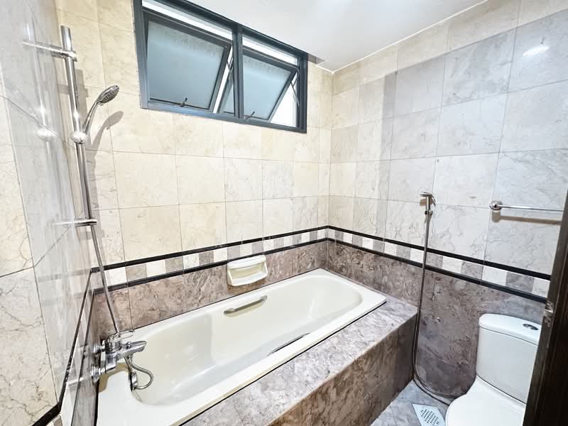 Glendale Park, 21 Hillview Avenue, 3 Bedrooms, 1,216 sqft, Condominium For Sale, by Karine Lee, 500105756 - Bathroom - PropertyGuru.com.sg