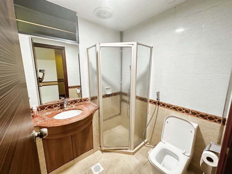 Glendale Park, 21 Hillview Avenue, 3 Bedrooms, 1,216 sqft, Condominium For Sale, by Karine Lee, 500105756 - Bathroom - PropertyGuru.com.sg