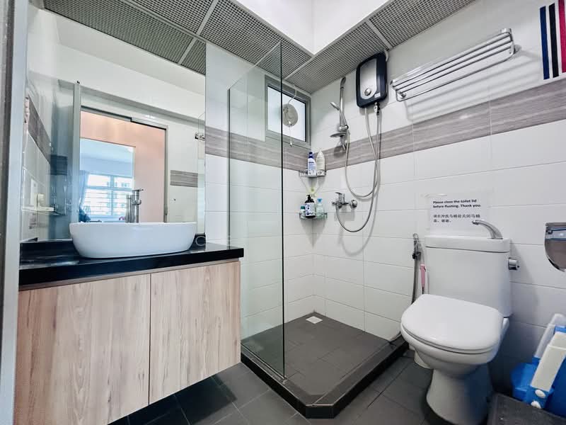 338A Anchorvale Crescent, 338A Anchorvale Crescent, 3 Bedrooms, 1,216 sqft, HDB Flat For Sale, by Alice Ng 黄素芳, 500105767 - Common bath - PropertyGuru.com.sg