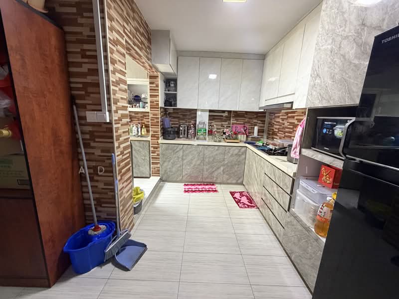 850 Jurong West Street 81, 850 Jurong West Street 81, 4 Bedrooms, 1,377 sqft, HDB Flat For Sale, by Adi Mesti Jadi, 500105771 - Kitchen - PropertyGuru.com.sg