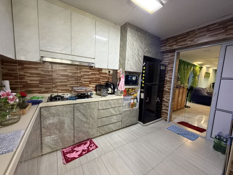 850 Jurong West Street 81, 850 Jurong West Street 81, 4 Bedrooms, 1,377 sqft, HDB Flat For Sale, by Adi Mesti Jadi, 500105771 - Kitchen - PropertyGuru.com.sg
