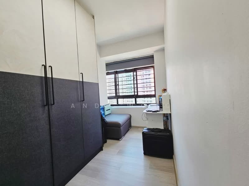 439A Sengkang West Avenue, 439A Sengkang West Avenue, 3 Bedrooms, 1,011 sqft, HDB Flat For Sale, by Andy Wong, 500105778 - Walk in wardrobe plus Study - PropertyGuru.com.sg