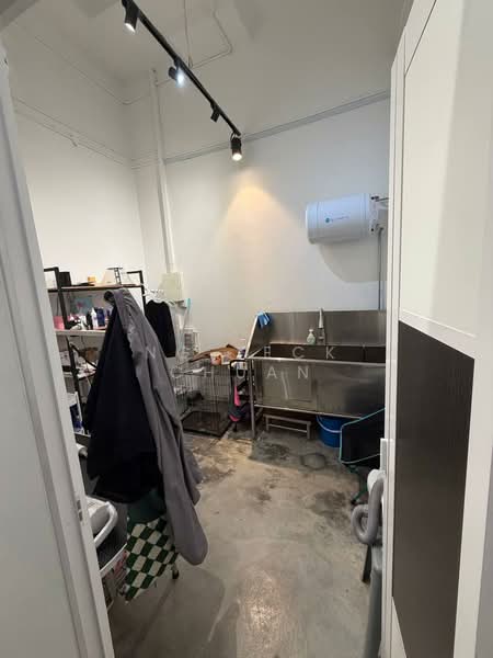 East Village, 430 Upper Changi Road, 226 sqft, Mall Shop For Sale, by Ng Teck Chuan, 500105780 - Interior - CommercialGuru.com.sg