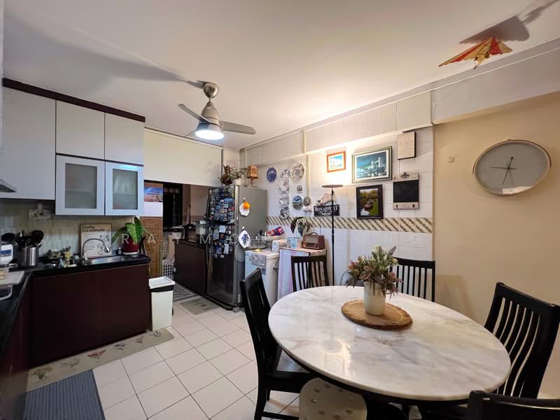 278 Choa Chu Kang Avenue 3, 278 Choa Chu Kang Avenue 3, 3 Bedrooms, 1,119 sqft, HDB Flat For Sale, by Raymond Tung, 500105781 - Open Kitchen / Dining Area - PropertyGuru.com.sg