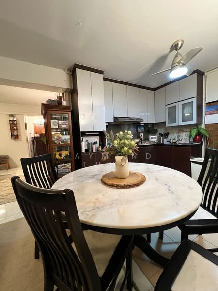 278 Choa Chu Kang Avenue 3, 278 Choa Chu Kang Avenue 3, 3 Bedrooms, 1,119 sqft, HDB Flat For Sale, by Raymond Tung, 500105781 - Dining Area / Kitchen - PropertyGuru.com.sg
