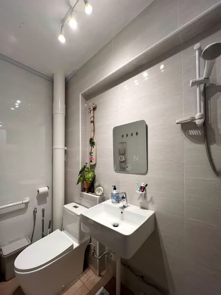 278 Choa Chu Kang Avenue 3, 278 Choa Chu Kang Avenue 3, 3 Bedrooms, 1,119 sqft, HDB Flat For Sale, by Raymond Tung, 500105781 - Common Bathroom - PropertyGuru.com.sg