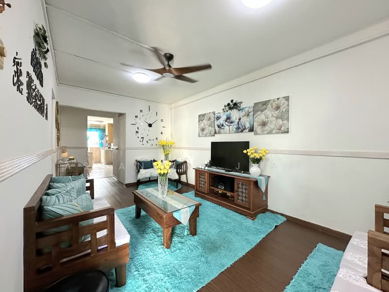157 Woodlands Street 13, 157 Woodlands Street 13, 2 Bedrooms, 785 sqft, HDB Flat For Sale, by Hassan Bin Jaafar, 500105787 - Living Room - PropertyGuru.com.sg