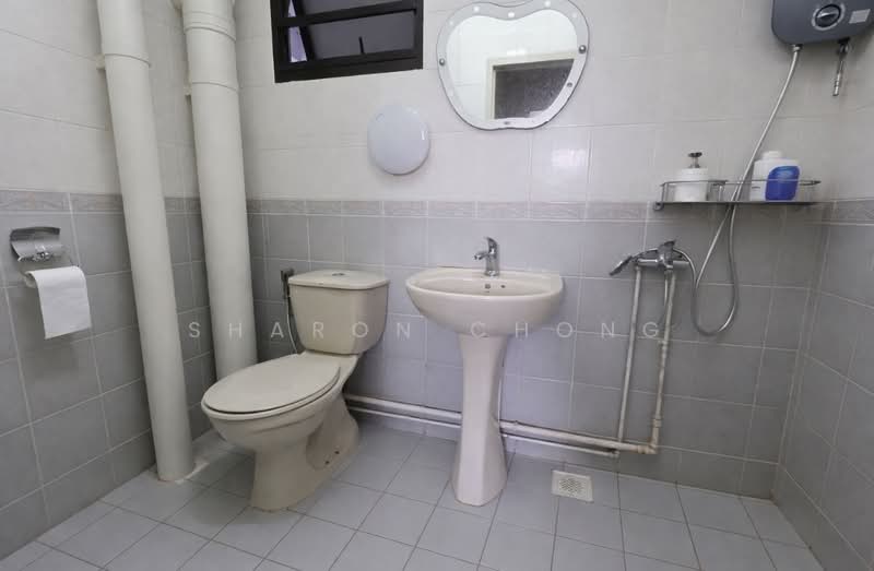 359 Admiralty Drive, 359 Admiralty Drive, 3 Bedrooms, 1,022 sqft, HDB Flat For Sale, by Sharon Chong, 500105795 - Bathroom - PropertyGuru.com.sg
