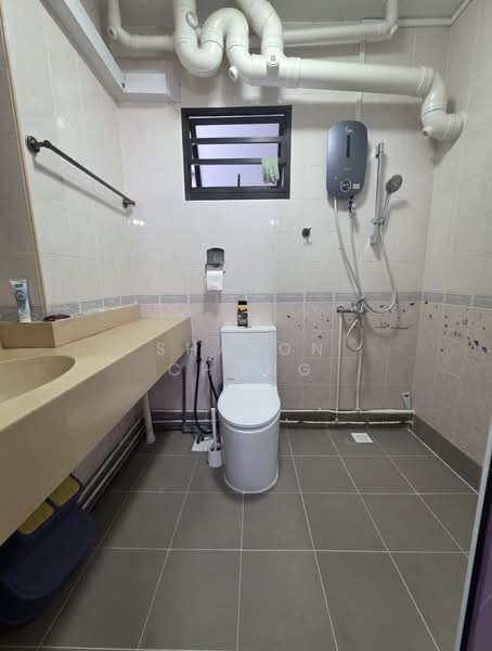 359 Admiralty Drive, 359 Admiralty Drive, 3 Bedrooms, 1,022 sqft, HDB Flat For Sale, by Sharon Chong, 500105795 - Bathroom - PropertyGuru.com.sg