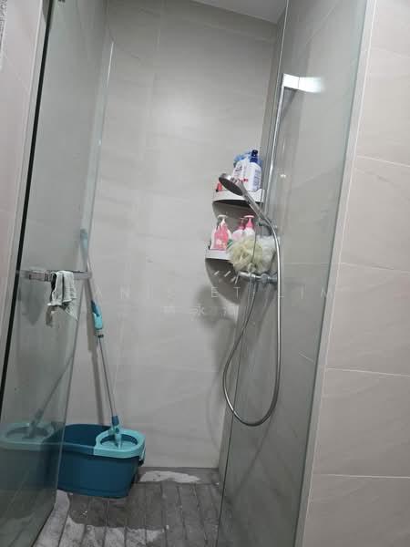 Stars of Kovan, 984 Upper Serangoon Road, 2 Bedrooms, 732 sqft, Condominium For Sale, by Danis ET Lim 林永添, 500105810 - Bathroom - PropertyGuru.com.sg