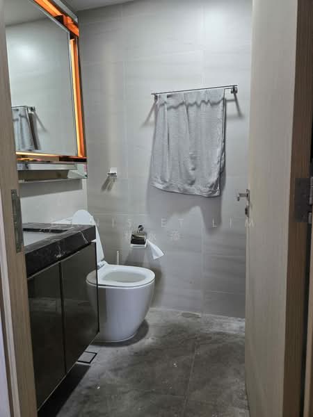 Stars of Kovan, 984 Upper Serangoon Road, 2 Bedrooms, 732 sqft, Condominium For Sale, by Danis ET Lim 林永添, 500105810 - Bathroom - PropertyGuru.com.sg