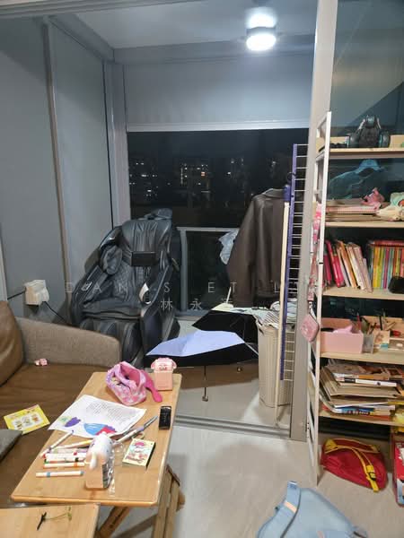 Stars of Kovan, 984 Upper Serangoon Road, 2 Bedrooms, 732 sqft, Condominium For Sale, by Danis ET Lim 林永添, 500105810 - Living Room - PropertyGuru.com.sg