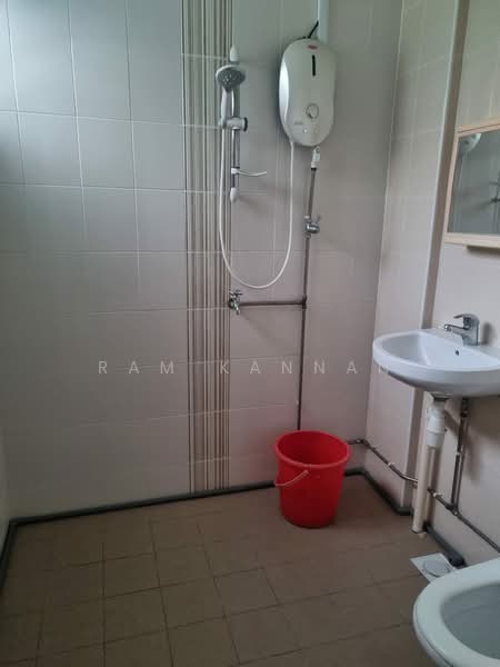 240 Yishun Ring Road, 240 Yishun Ring Road, 3 Bedrooms, 1,323 sqft, HDB Flat For Rent, by RAM kannan, 500105814 - Bathroom - PropertyGuru.com.sg