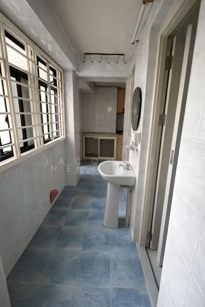 160 Mei Ling Street, 160 Mei Ling Street, 3 Bedrooms, 915 sqft, HDB Flat For Rent, by Jacqueline Lee 李瑞玲, 500105840 - Bathroom - PropertyGuru.com.sg