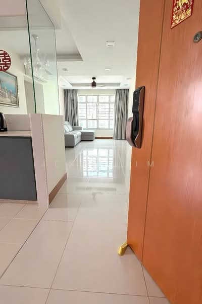 671A Edgefield Plains, 671A Edgefield Plains, 3 Bedrooms, 969 sqft, HDB Flat For Rent, by Jenni Lim, 500105871 - Living Room - PropertyGuru.com.sg