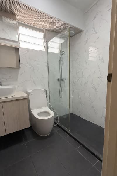 671A Edgefield Plains, 671A Edgefield Plains, 3 Bedrooms, 969 sqft, HDB Flat For Rent, by Jenni Lim, 500105871 - Bathroom - PropertyGuru.com.sg