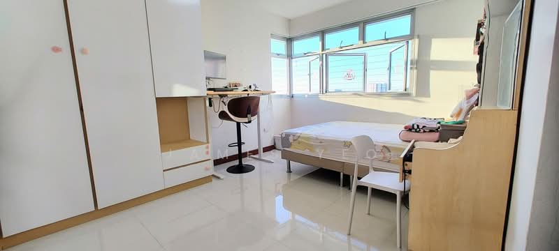 292C Bukit Batok East Avenue 6, 292C Bukit Batok East Avenue 6, 3 Bedrooms, 1,216 sqft, HDB Flat For Sale, by James Yeo, 500105901 - Bedroom - PropertyGuru.com.sg