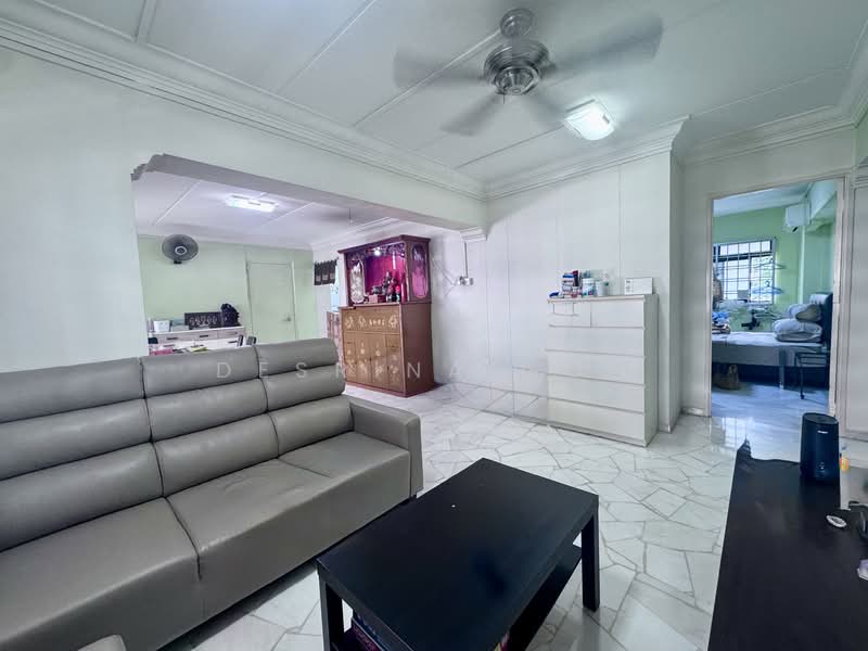 943 Hougang Street 92, 943 Hougang Street 92, 3 Bedrooms, 1,087 sqft, HDB Flat For Sale, by Desrina Goh, 500105915 - Living Room - PropertyGuru.com.sg