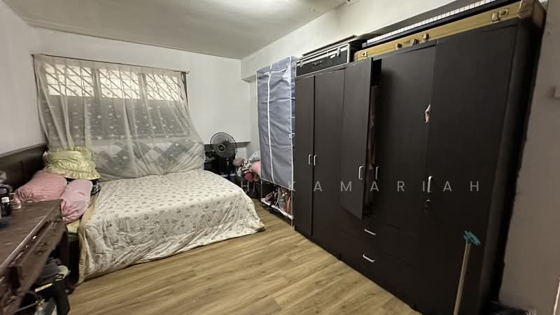 208 Boon Lay Place, 208 Boon Lay Place, 2 Bedrooms, 797 sqft, HDB Flat For Sale, by Sharifah Kamariah, 500105939 - Bedroom - PropertyGuru.com.sg