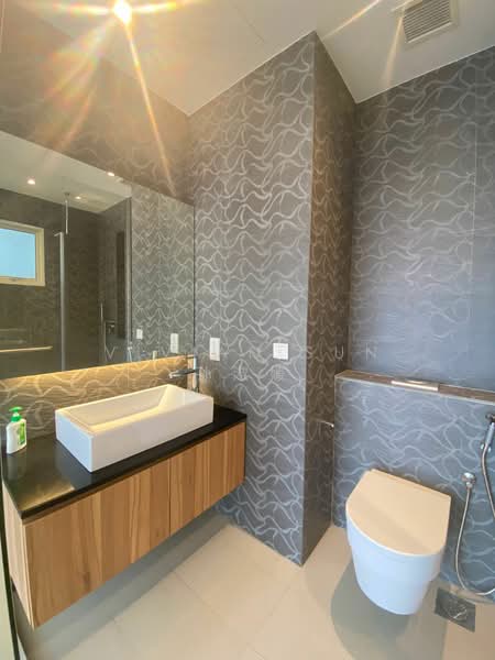 Orchard Scotts, 7 Anthony Road, 4 Bedrooms, 3,369 sqft, Condominium For Rent, by Vivian Sun 孙淑媛, 500105947 - Bathroom - PropertyGuru.com.sg