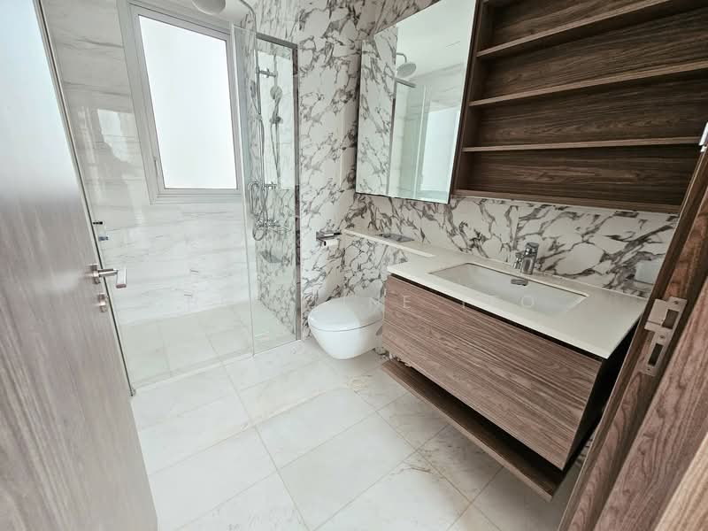 Queens Peak, 1 Dundee Road, 3 Bedrooms, 936 sqft, Condominium For Sale, by Christine Teo, 500105953 - Bathroom - PropertyGuru.com.sg