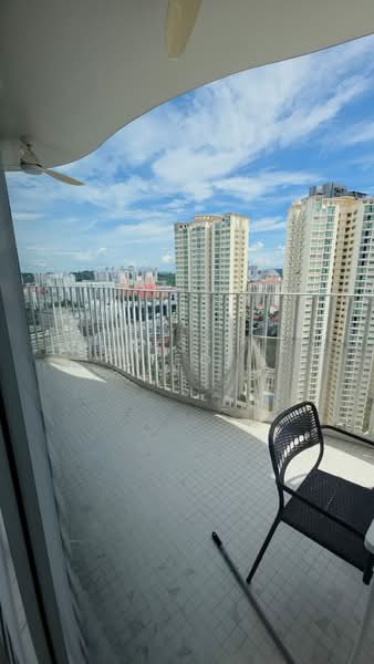 Queens Peak, 1 Dundee Road, 3 Bedrooms, 936 sqft, Condominium For Sale, by Christine Teo, 500105953 - Balcony - PropertyGuru.com.sg