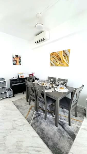 Queens Peak, 1 Dundee Road, 3 Bedrooms, 936 sqft, Condominium For Sale, by Christine Teo, 500105953 - Dining Room - PropertyGuru.com.sg