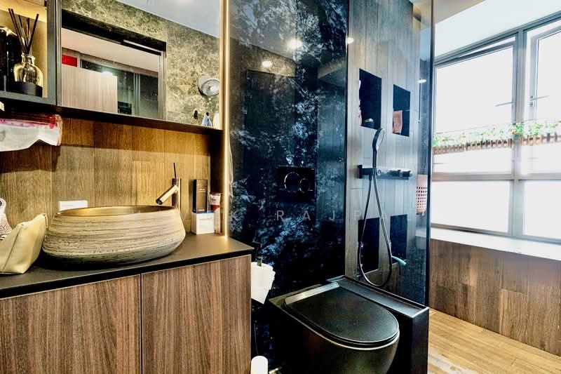 Trevista, 21 Lorong 3 Toa Payoh, 2 Bedrooms, 947 sqft, Condominium For Sale, by Vivek Rajpal, 500105960 - Bathroom - PropertyGuru.com.sg