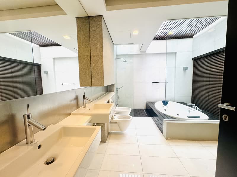 Bungalow Off Bukit Timah Road, , 5 Bedrooms, 7,400 sqft, Bungalow House For Rent, by Vanessa Lim, 500105977 - Bathroom - PropertyGuru.com.sg