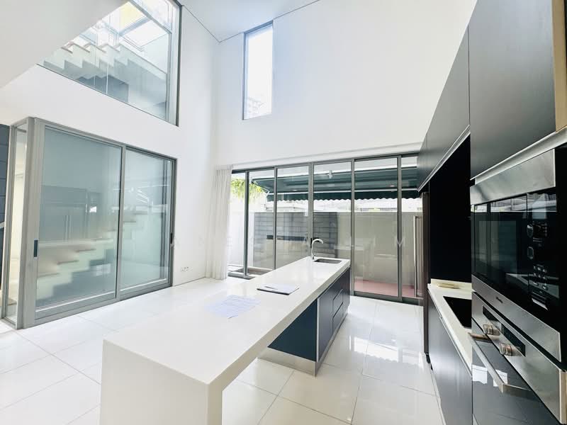 Bungalow Off Bukit Timah Road, , 5 Bedrooms, 7,400 sqft, Bungalow House For Rent, by Vanessa Lim, 500105977 - PropertyGuru.com.sg