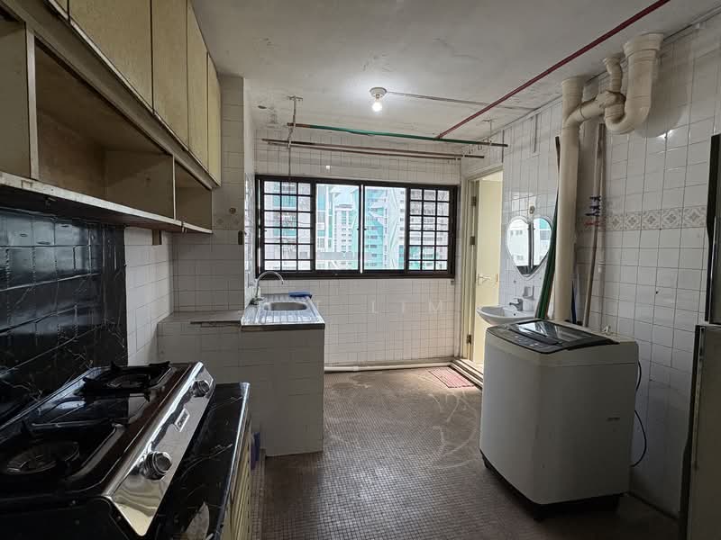 135 Bedok North Street 2, 135 Bedok North Street 2, 3 Bedrooms, 990 sqft, HDB Flat For Sale, by T T Lim, 500105984 - Kitchen - PropertyGuru.com.sg