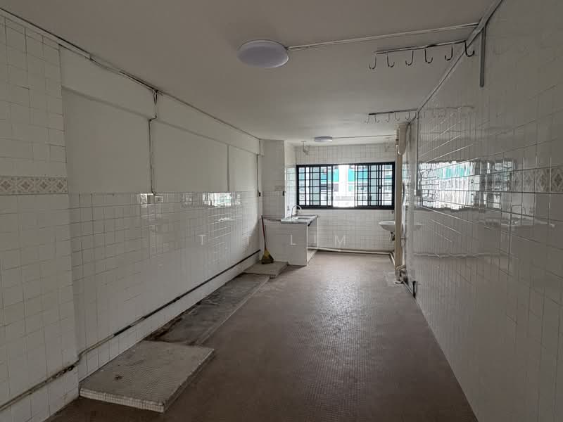 135 Bedok North Street 2, 135 Bedok North Street 2, 3 Bedrooms, 990 sqft, HDB Flat For Sale, by T T Lim, 500105984 - Kitchen - PropertyGuru.com.sg