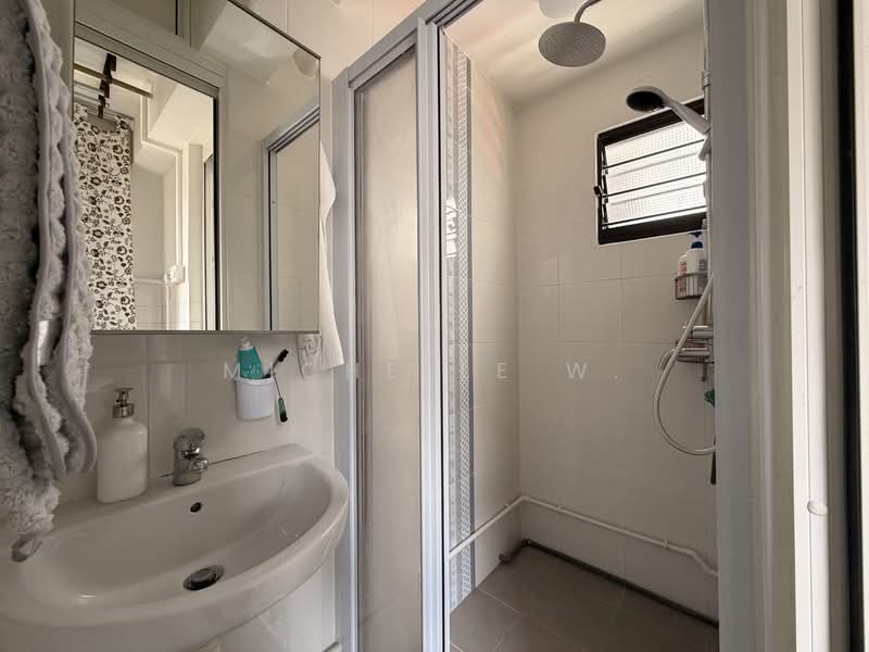 533 Bukit Batok Street 51, 533 Bukit Batok Street 51, 2 Bedrooms, 742 sqft, HDB Flat For Sale, by Michelle W., 500105988 - Bathroom - PropertyGuru.com.sg