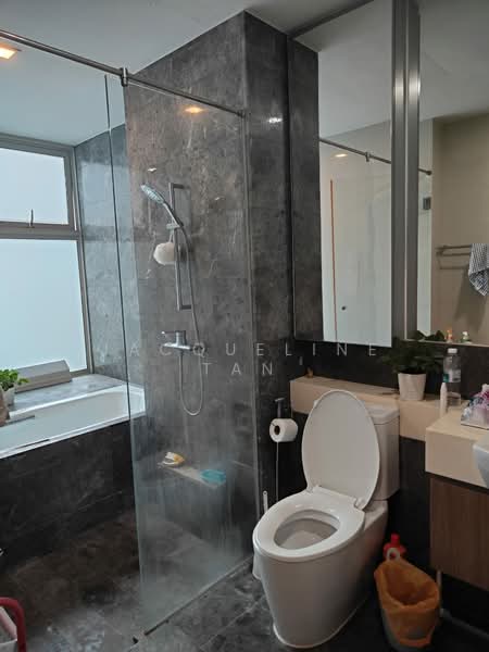 Caspian, 50 Lakeside Drive, 4 Bedrooms, 1,399 sqft, Condominium For Rent, by Jacqueline Tan, 500106008 - Bathroom - PropertyGuru.com.sg