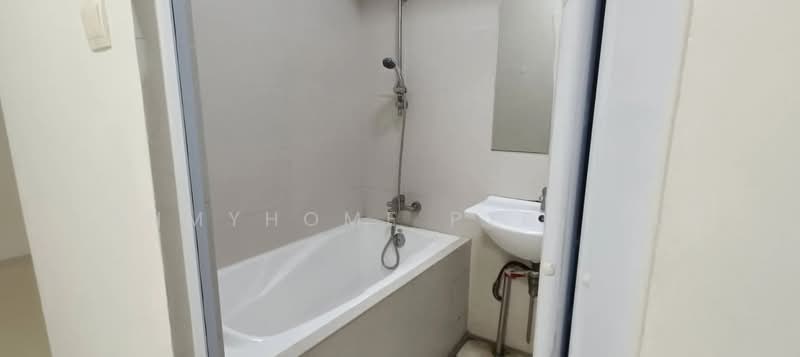 488A Tampines Avenue 9, 488A Tampines Avenue 9, 4 Bedrooms, 1,302 sqft, HDB Flat For Sale, by Regine Cher, 500106019 - Bathroom - PropertyGuru.com.sg