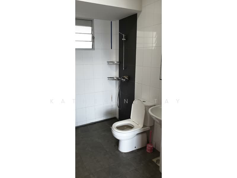 622B Punggol Central, 622B Punggol Central, 3 Bedrooms, 1,012 sqft, HDB Flat For Rent, by Katherine Tay, 500106023 - Bathroom - PropertyGuru.com.sg