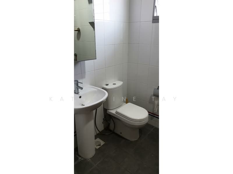 622B Punggol Central, 622B Punggol Central, 3 Bedrooms, 1,012 sqft, HDB Flat For Rent, by Katherine Tay, 500106023 - Bathroom - PropertyGuru.com.sg