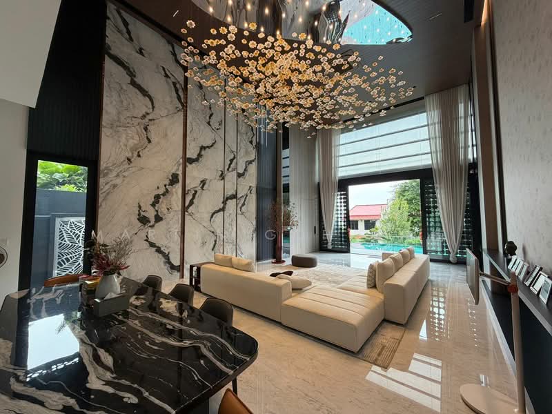 🎯 Star BUY IN D11 🔥NEAR-NEW BOTANIC MRT, 1km SCGS, , 5 Bedrooms, 9,632 sqft, Bungalow House For Sale, by Martin Goh 吴伟楠, 500106027 - Living Room - PropertyGuru.com.sg