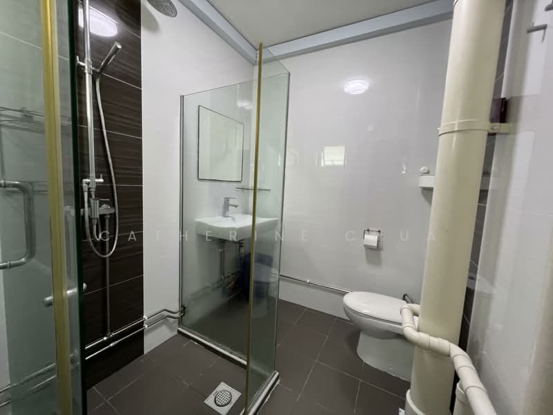 548 Jurong West Street 42, 548 Jurong West Street 42, 4 Bedrooms, 1,615 sqft, HDB Flat For Sale, by Catherine Chua, 500106037 - Bathroom - PropertyGuru.com.sg