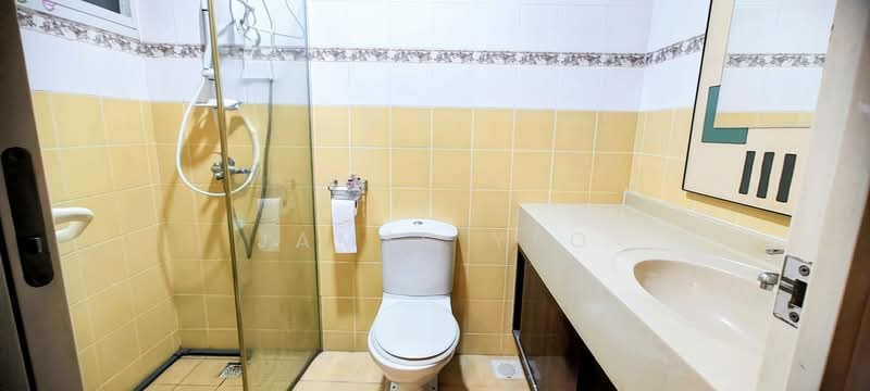 387 Bukit Batok West Avenue 5, 387 Bukit Batok West Avenue 5, 3 Bedrooms, 1,270 sqft, HDB Flat For Sale, by James Yeo, 500106068 - Bathroom - PropertyGuru.com.sg
