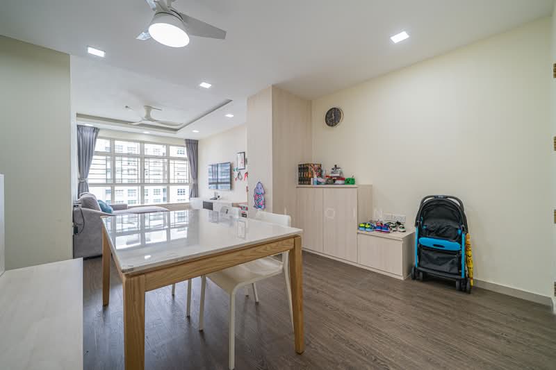 175A Corporation Tiara, 175A Yung Kuang Road, 3 Bedrooms, 1,216 sqft, HDB Flat For Sale, by Ng Shi Qin, 500106074 - Living Room - PropertyGuru.com.sg