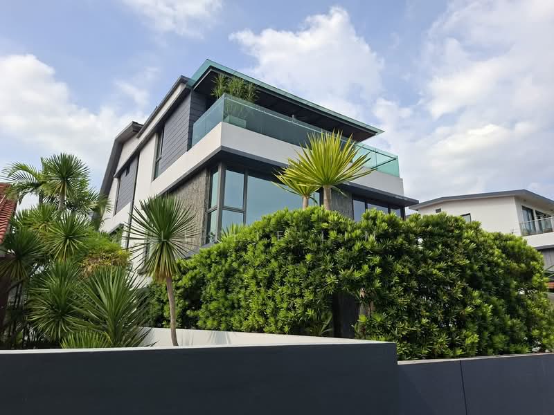 Beautifully Renovated Detached House @ Seletar Hills Estate Below $10m, Neram,Kasai,Dedap, Seletar / Yio Chu Kang, 7 Bedrooms, 8,078 sqft, Detached House For Sale, by Leslie Lim, 500106099 - Exterior - PropertyGuru.com.sg
