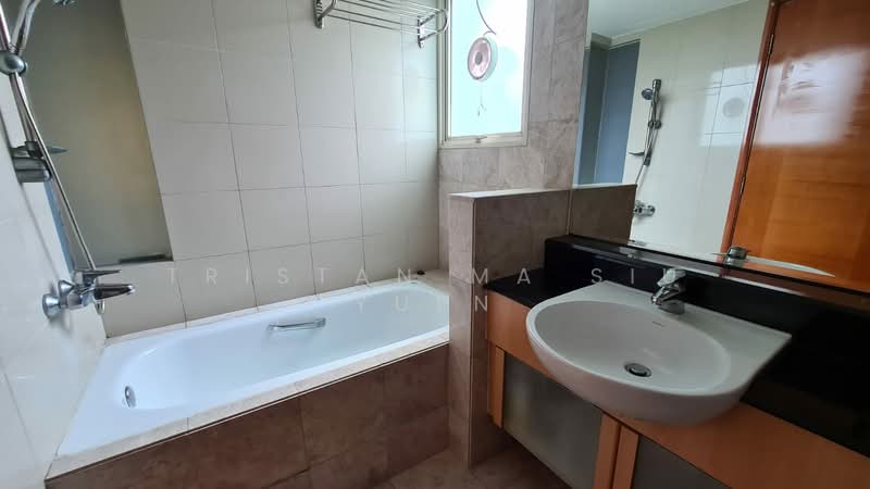 Lilydale, 560 Yishun Ave 6, 3 Bedrooms, 1,195 sqft, Condominium For Sale, by Tristan Ma Siu Yuen, 500106100 - Bathroom - PropertyGuru.com.sg