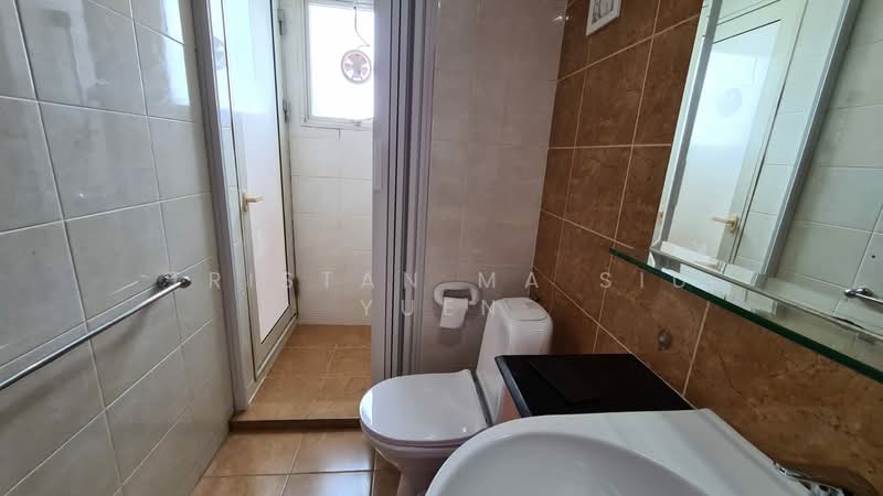 Lilydale, 560 Yishun Ave 6, 3 Bedrooms, 1,195 sqft, Condominium For Sale, by Tristan Ma Siu Yuen, 500106100 - Bathroom - PropertyGuru.com.sg