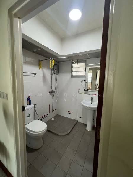 452A Sengkang West Way, 452A Sengkang West Way, 3 Bedrooms, 1,194 sqft, HDB Flat For Rent, by Gwendolyn Yap, 500106166 - Bathroom - PropertyGuru.com.sg