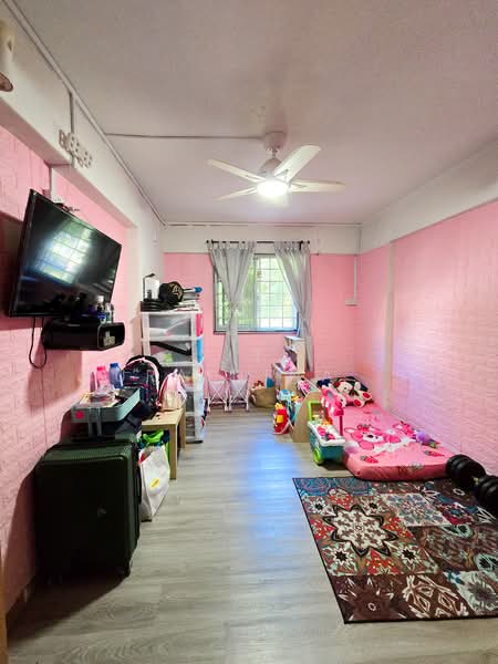 292 Tampines Street 22, 292 Tampines Street 22, 3 Bedrooms, 980 sqft, HDB Flat For Sale, by Siti Nurainina Binte Saaet (Nina Saaet), 500106177 - Bedroom - PropertyGuru.com.sg