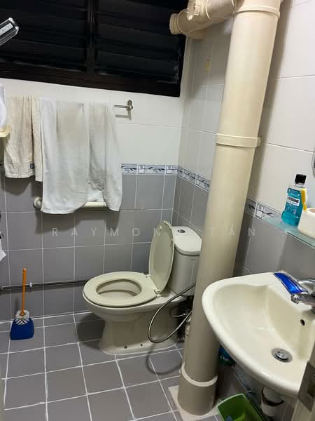 604 Ang Mo Kio Avenue 5, 604 Ang Mo Kio Avenue 5, Room Rental, 100 sqft, HDB Flat For Rent, by Raymond Tan, 500106182 - Bathroom - PropertyGuru.com.sg