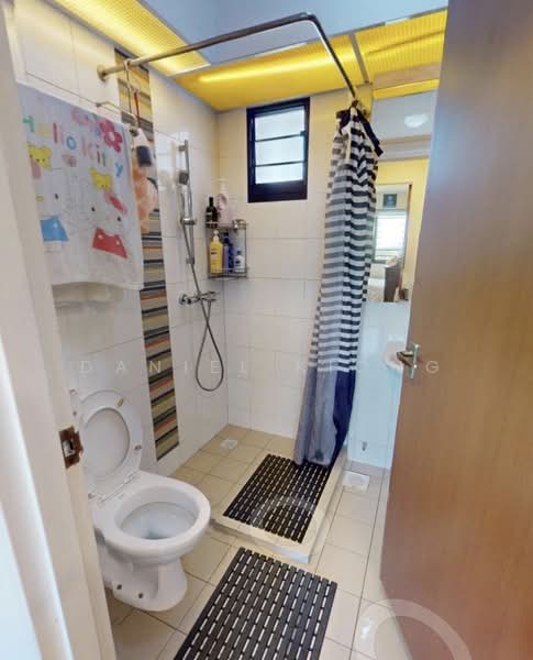 549B Segar Road, 549B Segar Road, 3 Bedrooms, 1,216 sqft, HDB Flat For Sale, by Daniel Kiong, 500106184 - Bathroom - PropertyGuru.com.sg