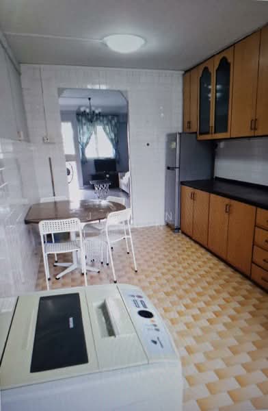 649 Ang Mo Kio Avenue 5, 649 Ang Mo Kio Avenue 5, 2 Bedrooms, 732 sqft, HDB Flat For Rent, by Jason Chen, 500106200 - Kitchen - PropertyGuru.com.sg